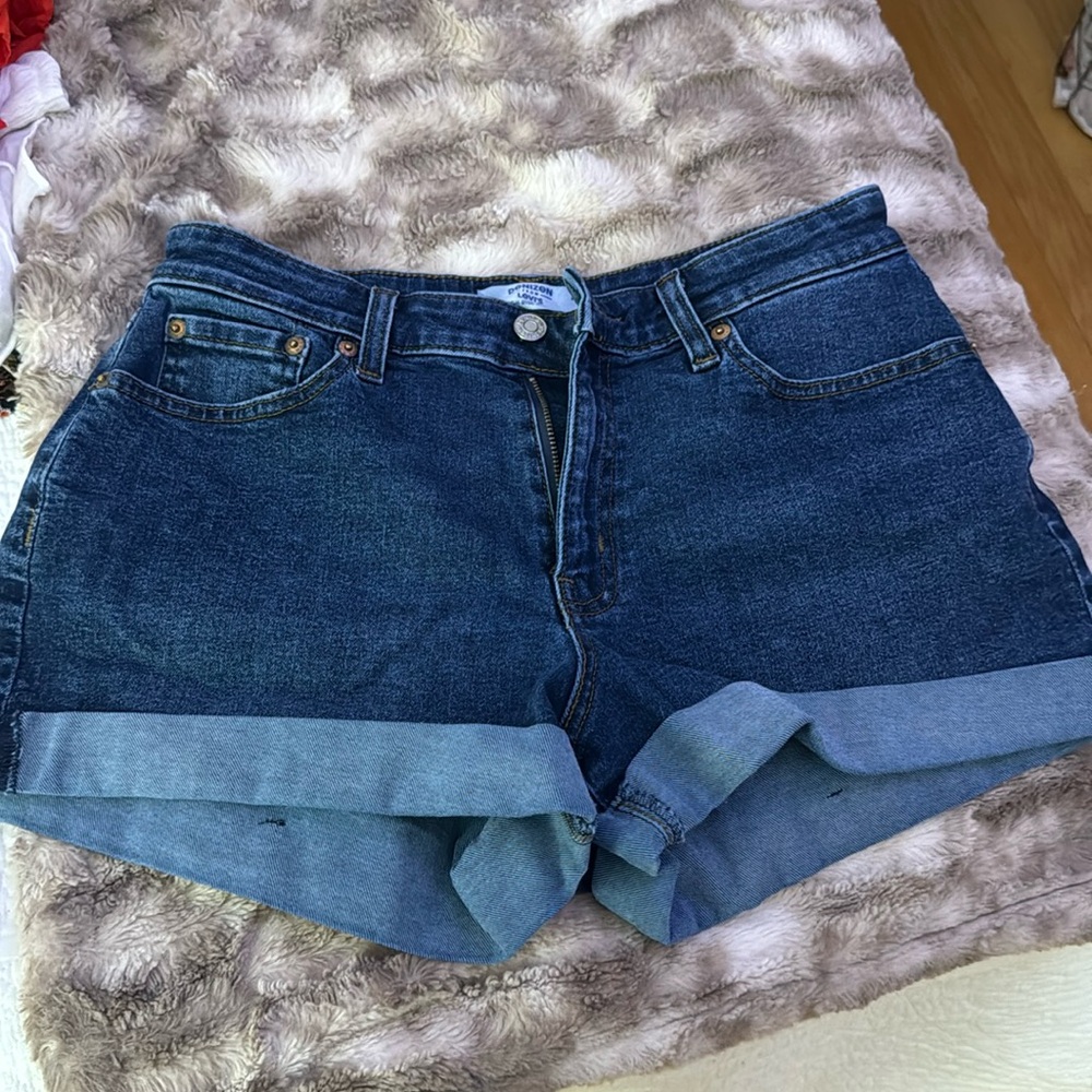 levi's high rise dark wash shorts